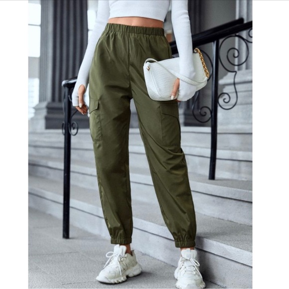 Pants - 🌹HPx3🌹Light Weight Dry Touch 3-season Cargo Jogger Pants Versatile Sporty Chic